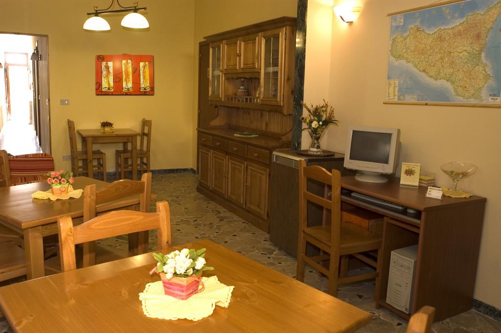 Bed and Breakfast I Colori Del Sole Fiumefreddo di Sicilia Exterior foto