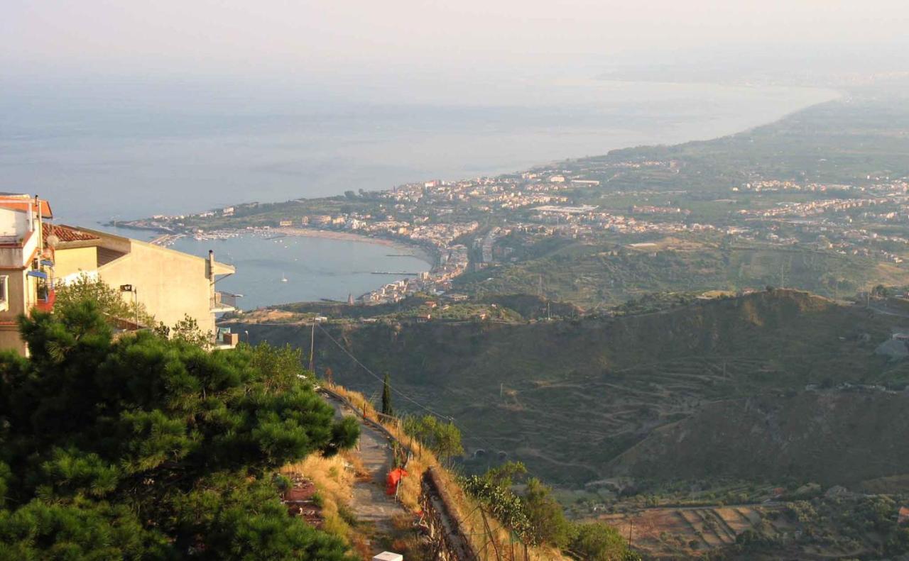 Bed and Breakfast I Colori Del Sole Fiumefreddo di Sicilia Exterior foto